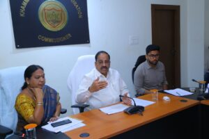 అభివృద్ధి పనులను నిర్దిష్ట గడువులోగా పూర్తి చేయాలని మంత్రి తుమ్మల అన్నారు